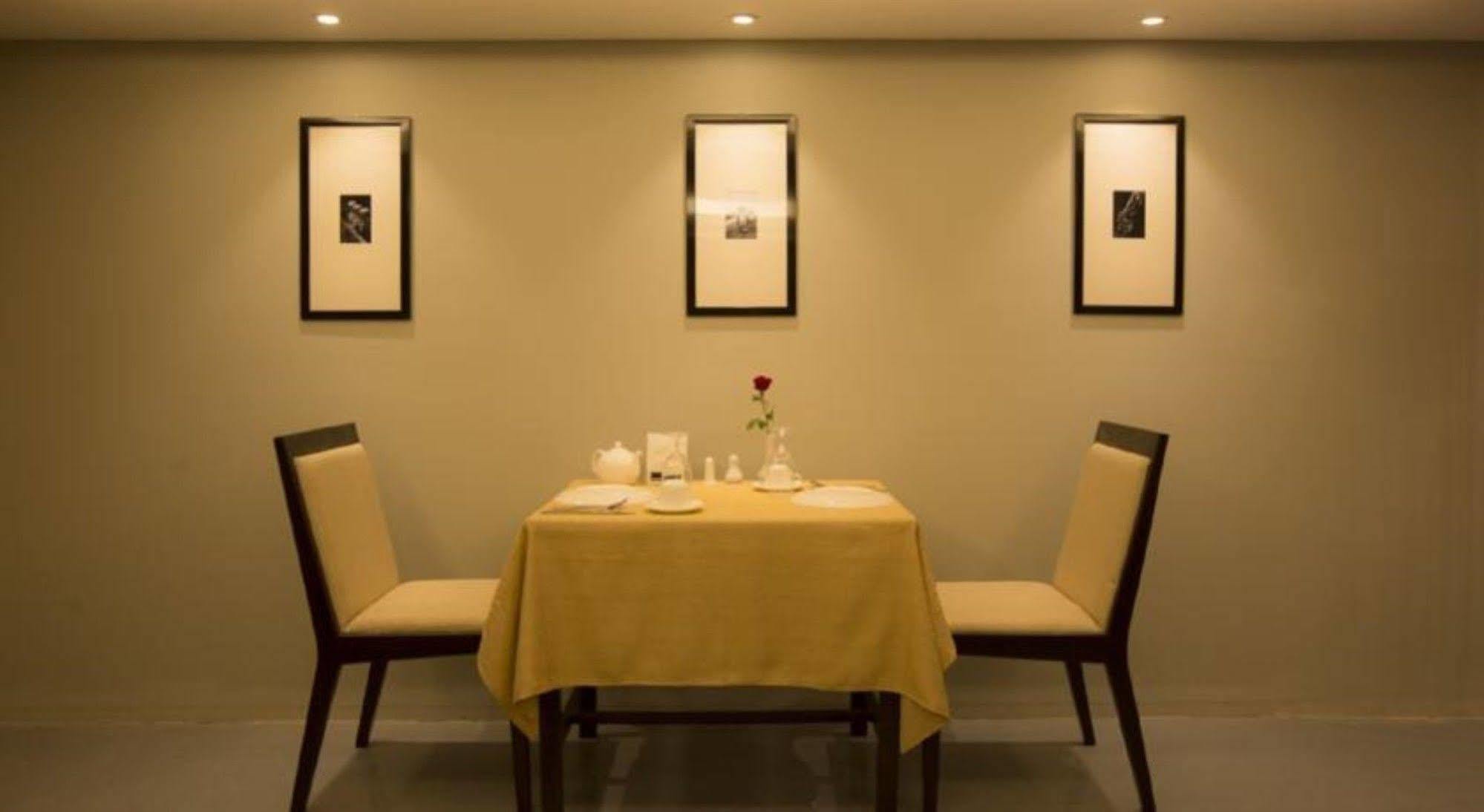 Shwe Pyi San Yar Hotel Янгон Экстерьер фото